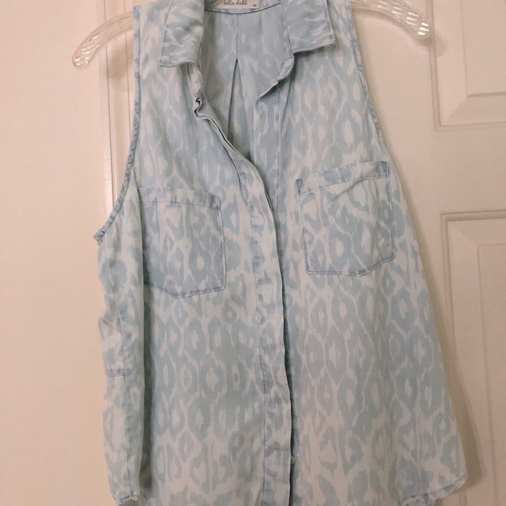 Sleeveless cute Bella Dahl top, very light blue